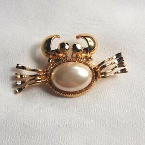 Gold & Pearlescent Crab Cancer Sign Brooch